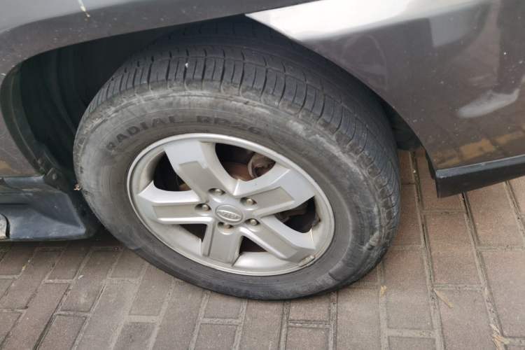 Used Kia Sportage 2009 2.0L Automatic Two-Wheel Drive GLS Right Front Wheel Hub