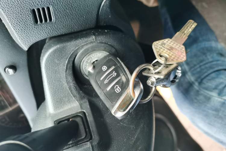 Used Kia Sportage 2009 2.0L Automatic Two-Wheel Drive GLS Vehicle Key