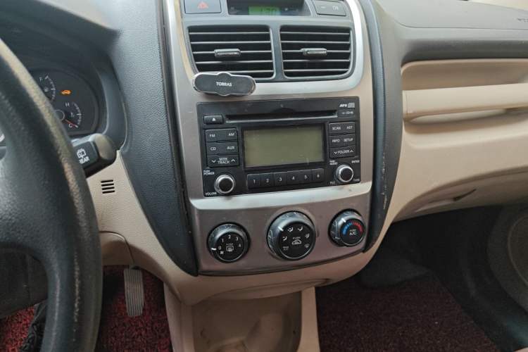 Used Kia Sportage 2009 2.0L Automatic 2WD GL Trim Audio And AC Panel