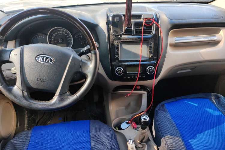 Used Kia Sportage 2009 2.0L Manual Two-Wheel-Drive GLS Center Console