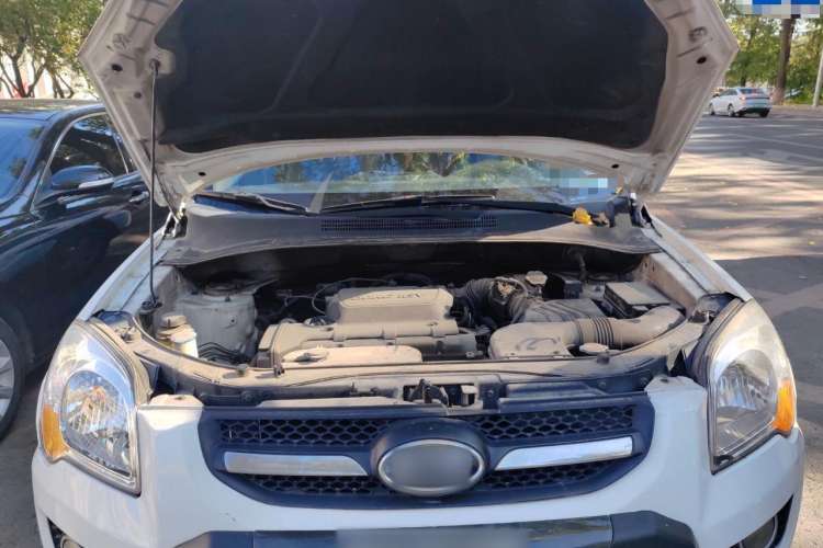 Used Kia Sportage 2009 2.0L Manual Two-Wheel-Drive GLS Engine Bay