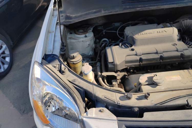 Used Kia Sportage 2009 2.0L Manual Two-Wheel-Drive GLS Engine Bay Right
