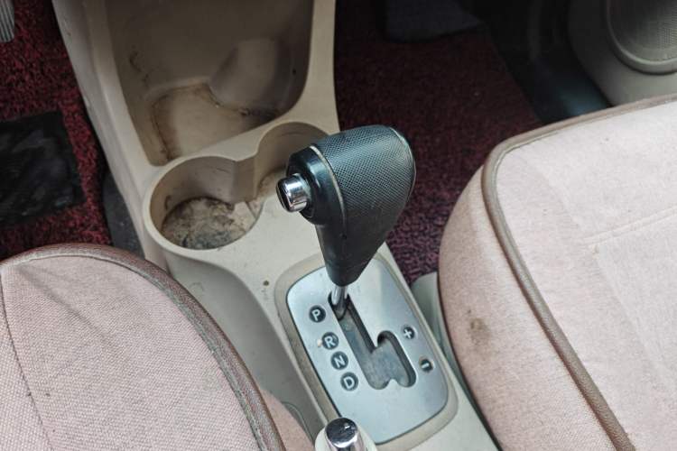 Used Kia Sportage 2009 2.0L Automatic 2WD GL Trim Gear Lever