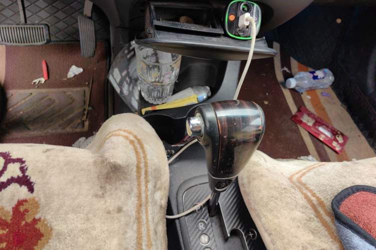 Used Kia Sportage 2009 2.0L Automatic Two-Wheel Drive GLS Gear Lever