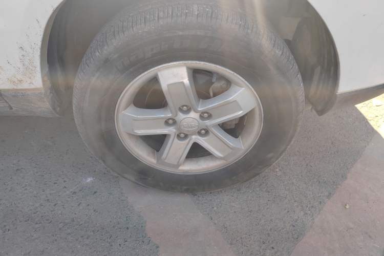 Used Kia Sportage 2009 2.0L Manual Two-Wheel-Drive GLS Right Front Wheel Hub