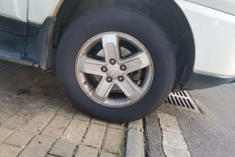 Used Kia Sportage 2009 2.0L Automatic Two-Wheel Drive GLS Right Front Wheel Hub