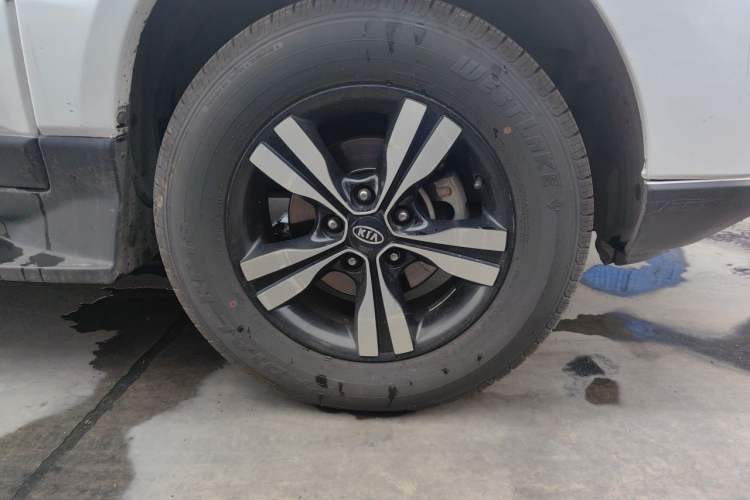 Used Kia Sportage 2009 2.0L Automatic Two-Wheel Drive GLS Right Front Wheel Hub