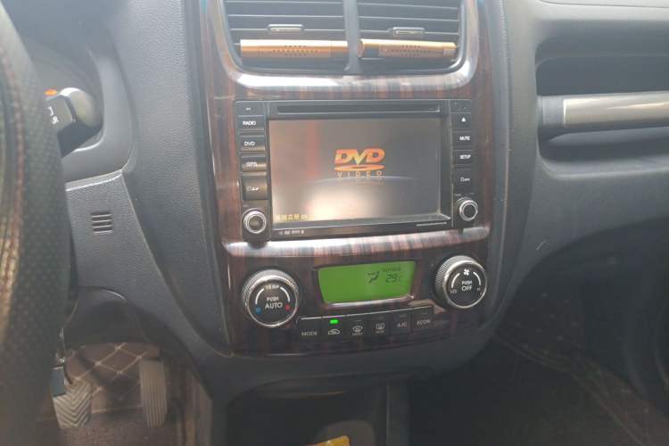 Used Kia Sportage 2011 2.0L Manual Two-Wheel-Drive GLS Audio And AC Panel