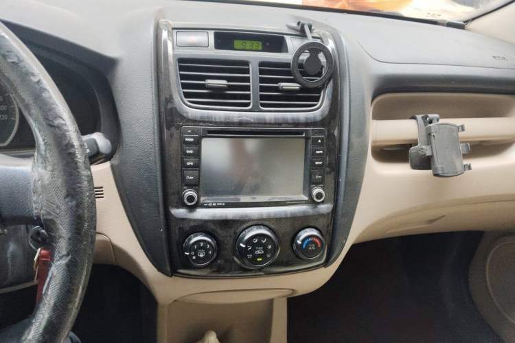 Used Kia Sportage 2011 2.0L Manual Two-Wheel Drive GL Trim Audio And AC Panel