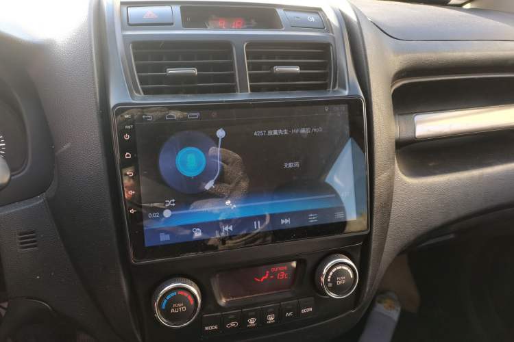Used Kia Sportage 2011 2.0L Manual 4x4 GLS Trim Audio And AC Panel