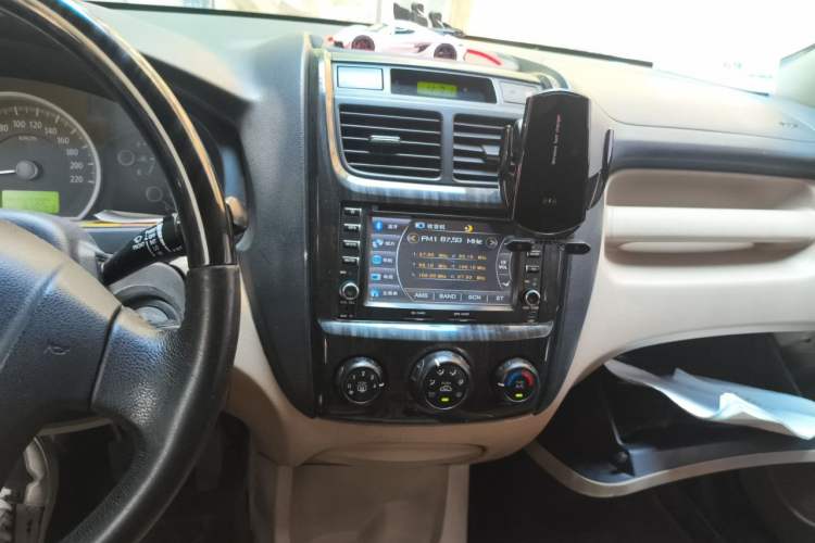 Used Kia Sportage 2011 2.0L Manual Two-Wheel Drive GL Trim Audio And AC Panel