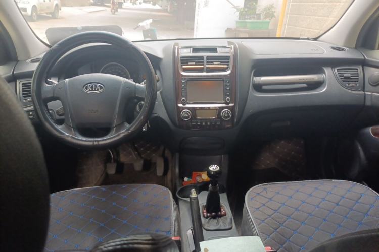 Used Kia Sportage 2011 2.0L Manual Two-Wheel-Drive GLS Center Console