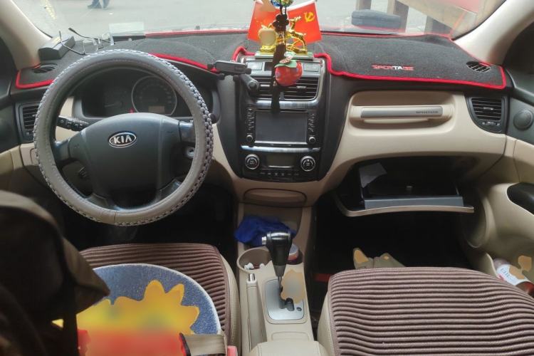 Used Kia Sportage 2011 2.0L Automatic Two-Wheel Drive GL Center Console