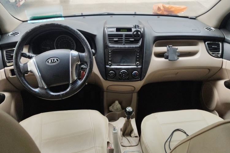 Used Kia Sportage 2011 2.0L Manual Two-Wheel Drive GL Trim Center Console