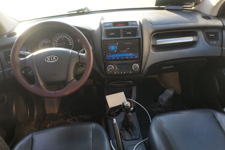 Used Kia Sportage 2011 2.0L Manual 4x4 GLS Trim Center Console