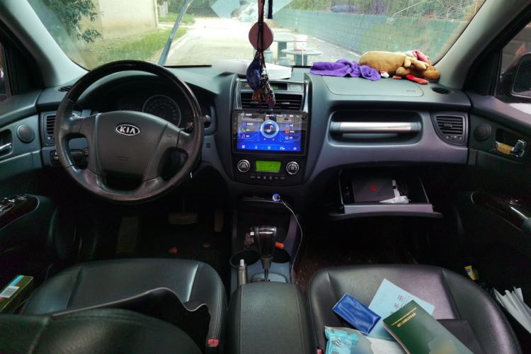 Used Kia Sportage 2011 2.0L Automatic Two-Wheel Drive GLS Center Console