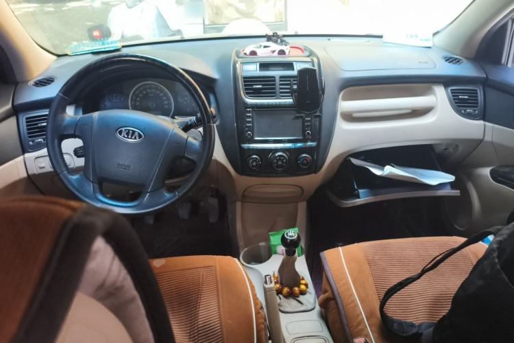 Used Kia Sportage 2011 2.0L Manual Two-Wheel Drive GL Trim Center Console