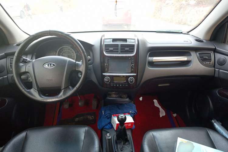 Used Kia Sportage 2011 2.0L Manual Two-Wheel-Drive GLS Center Console