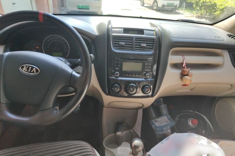 Used Kia Sportage 2011 2.0L Manual Two-Wheel Drive GL Trim Center Console