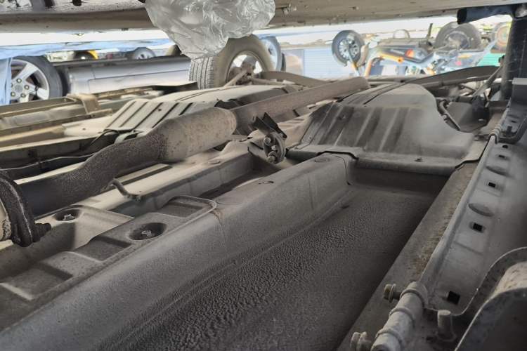 Used Kia Sportage 2011 2.0L Manual Two-Wheel Drive GL Trim Chassis Front Right