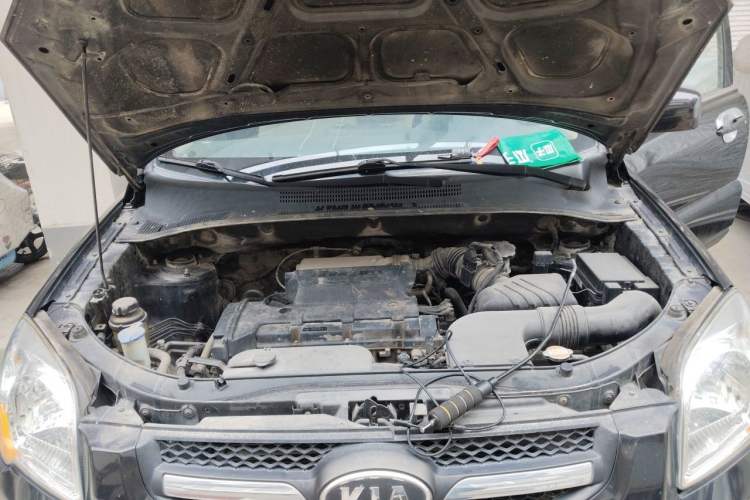 Used Kia Sportage 2011 2.0L Manual Two-Wheel Drive GL Trim Engine Bay