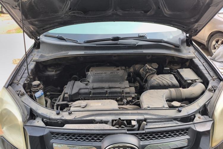 Used Kia Sportage 2011 2.0L Manual Two-Wheel Drive GL Trim Engine Bay