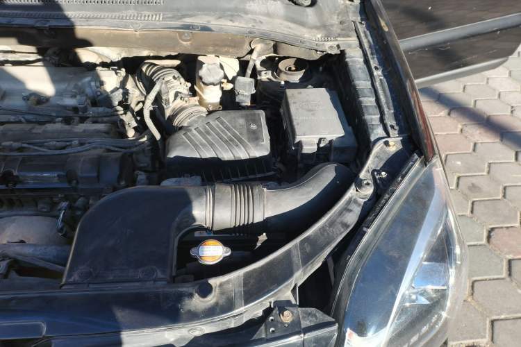 Used Kia Sportage 2011 2.0L Manual 4x4 GLS Trim Engine Bay Left