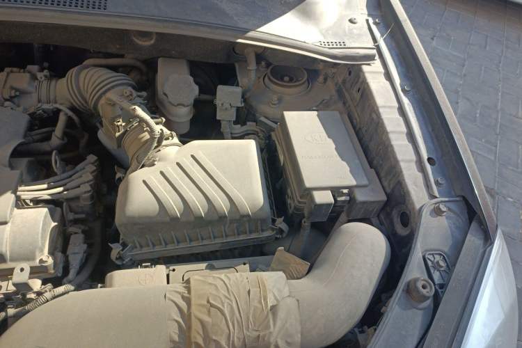 Used Kia Sportage 2011 2.0L Manual 4x4 GLS Trim Engine Bay Left
