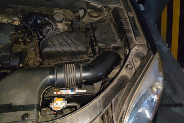 Used Kia Sportage 2011 2.0L Automatic Two-Wheel Drive GLS Engine Bay Left