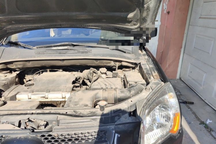 Used Kia Sportage 2011 2.0L Manual Two-Wheel Drive GL Trim Engine Bay Left