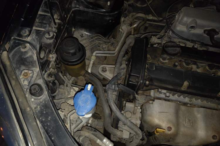 Used Kia Sportage 2011 2.0L Automatic Two-Wheel Drive GLS Engine Bay Right