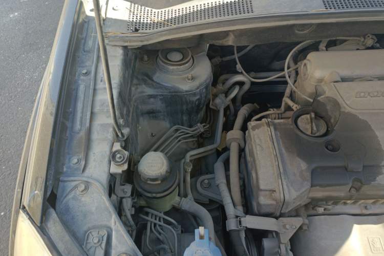 Used Kia Sportage 2011 2.0L Manual 4x4 GLS Trim Engine Bay Right