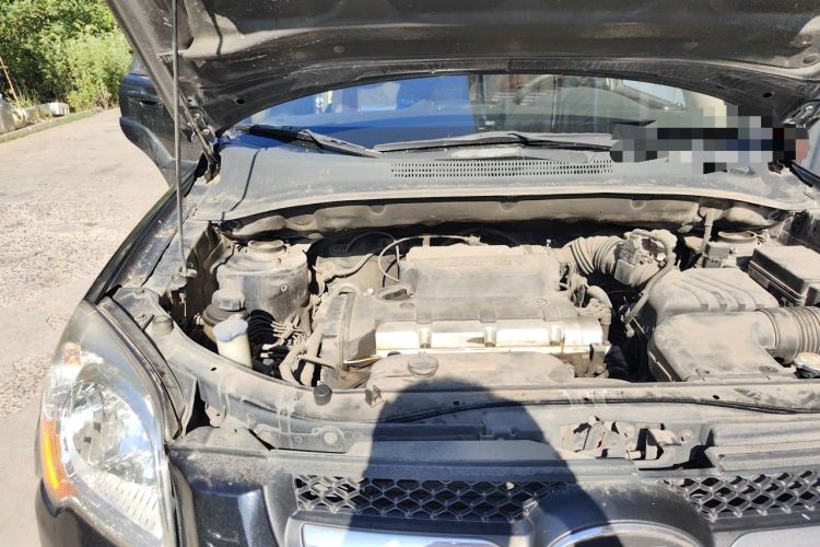 Used Kia Sportage 2011 2.0L Manual Two-Wheel Drive GL Trim Engine Bay Right