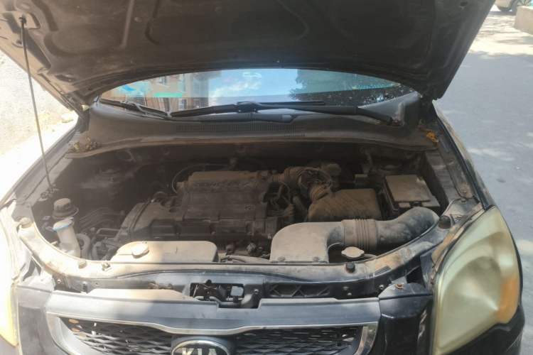 Used Kia Sportage 2011 2.0L Manual Two-Wheel Drive GL Trim Engine Bay