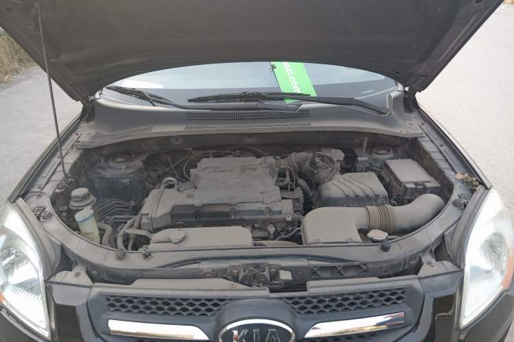 Used Kia Sportage 2011 2.0L Manual Two-Wheel-Drive GLS Engine Bay
