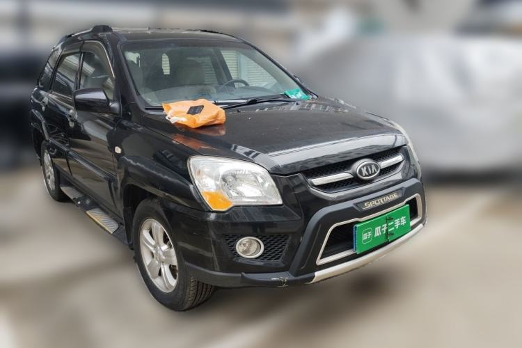 Used Kia Sportage 2011 2.0L Manual Two-Wheel Drive GL Trim Front Right 45 Deg