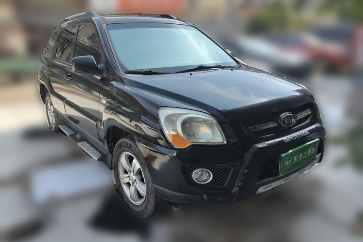 Used Kia Sportage 2011 2.0L Manual Two-Wheel Drive GL Trim Front Right 45 Deg