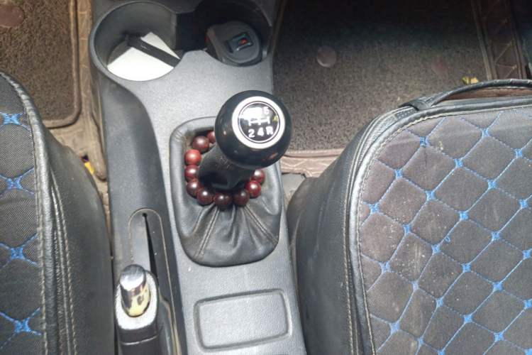 Used Kia Sportage 2011 2.0L Manual Two-Wheel-Drive GLS Gear Lever