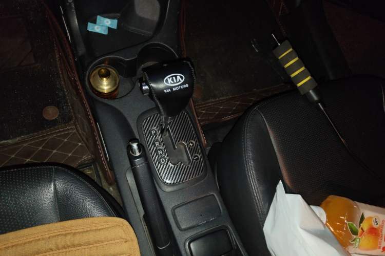 Used Kia Sportage 2011 2.0L Automatic Two-Wheel Drive GLS Gear Lever