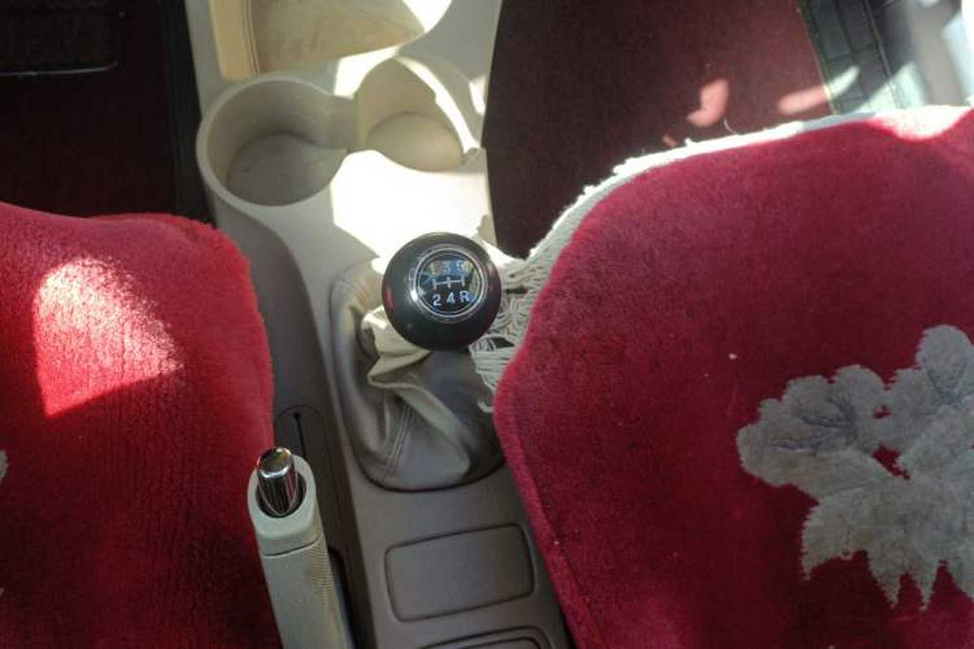 Used Kia Sportage 2011 2.0L Manual 4x4 GLS Trim Gear Lever