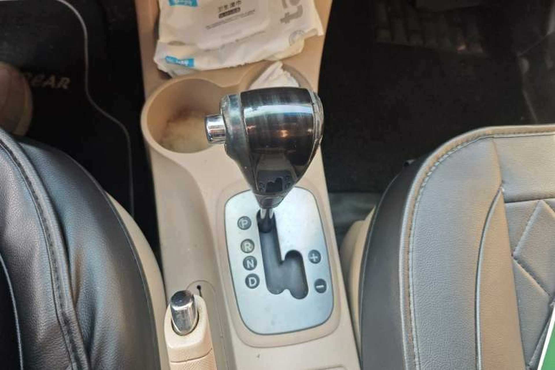 Used Kia Sportage 2011 2.0L Automatic Two-Wheel Drive GL Gear Lever