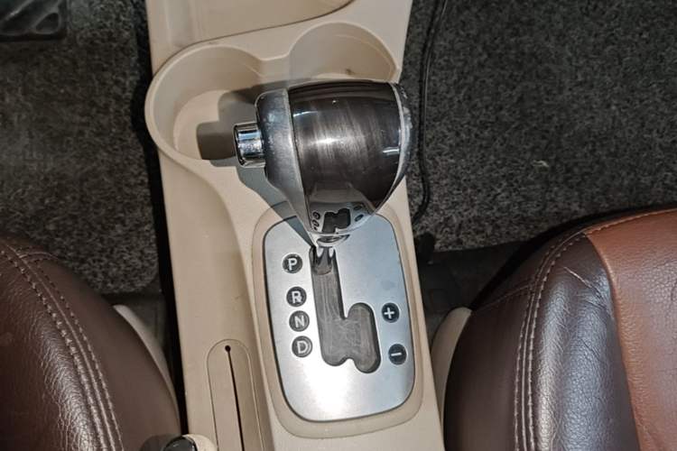 Used Kia Sportage 2011 2.0L Automatic Two-Wheel Drive GL Gear Lever