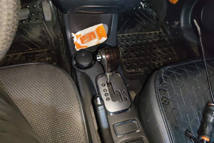 Used Kia Sportage 2011 2.0L Automatic Two-Wheel Drive GLS Gear Lever