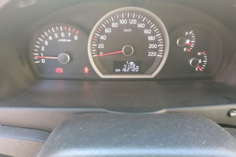 Used Kia Sportage 2011 2.0L Manual 4x4 GLS Trim Odometer Close Up