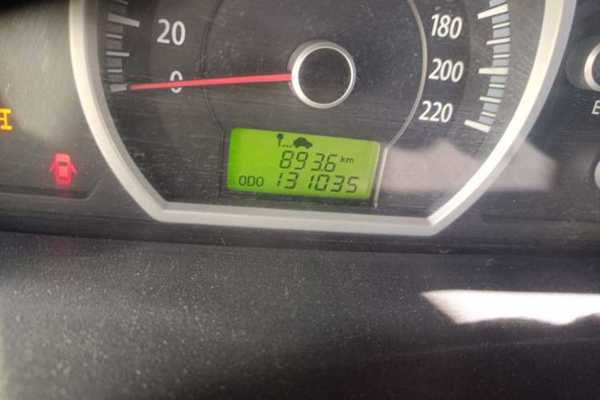 Used Kia Sportage 2011 2.0L Manual 4x4 GLS Trim Odometer Close Up