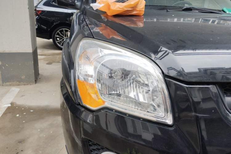 Used Kia Sportage 2011 2.0L Manual Two-Wheel Drive GL Trim Right Front Headlight