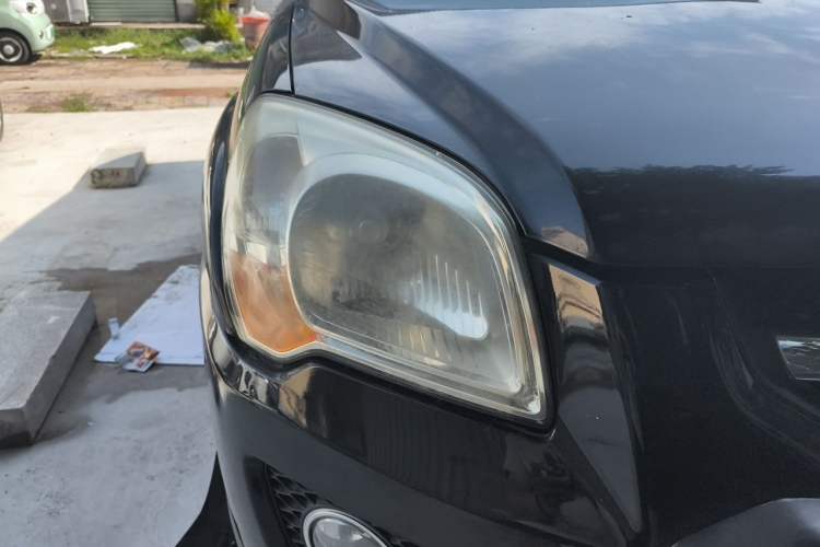 Used Kia Sportage 2011 2.0L Manual Two-Wheel Drive GL Trim Right Front Headlight