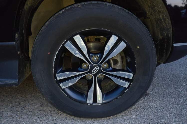 Used Kia Sportage 2011 2.0L Automatic Two-Wheel Drive GLS Right Front Wheel Hub