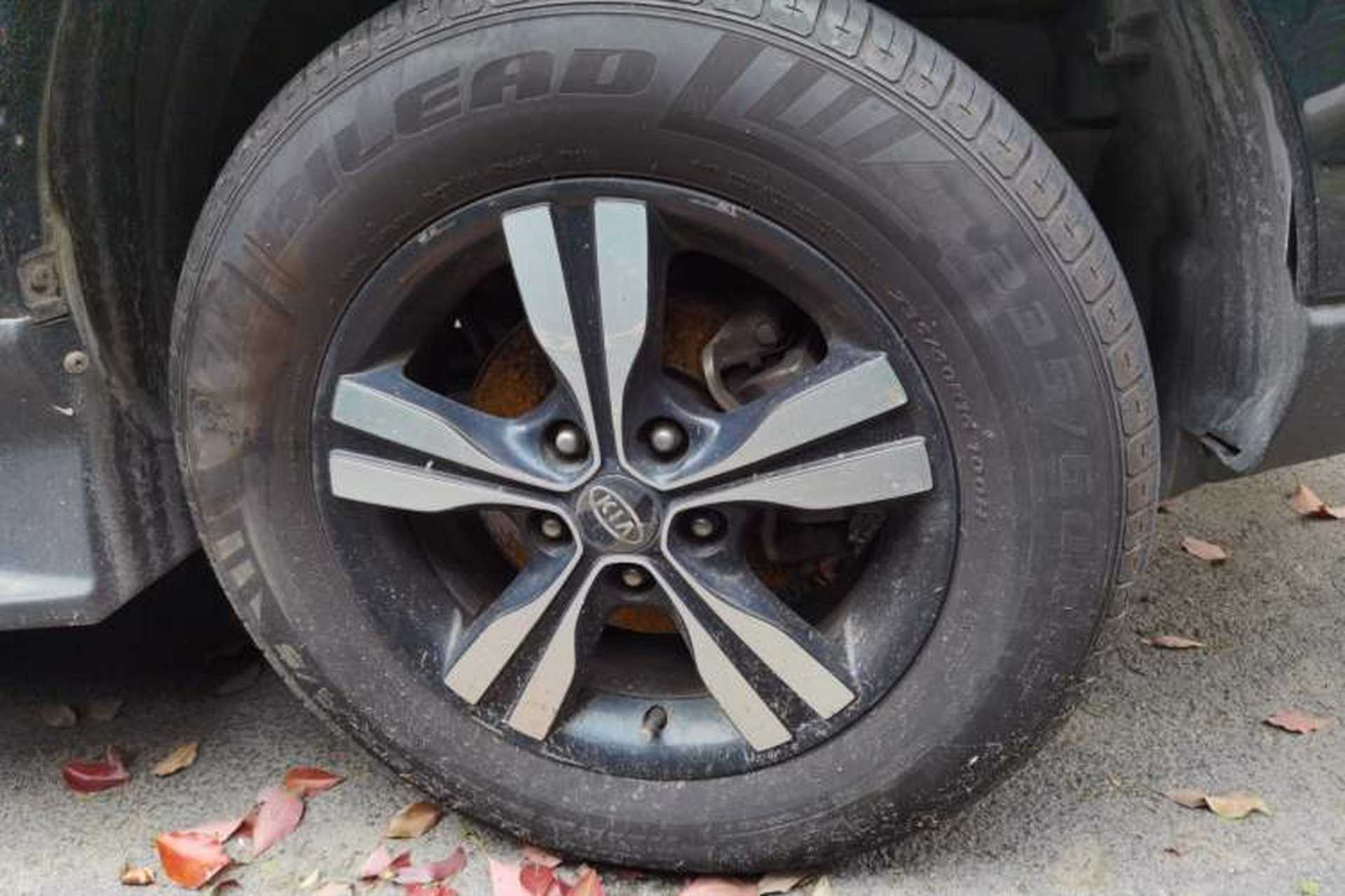 Used Kia Sportage 2011 2.0L Automatic Two-Wheel Drive GLS Right Front Wheel Hub