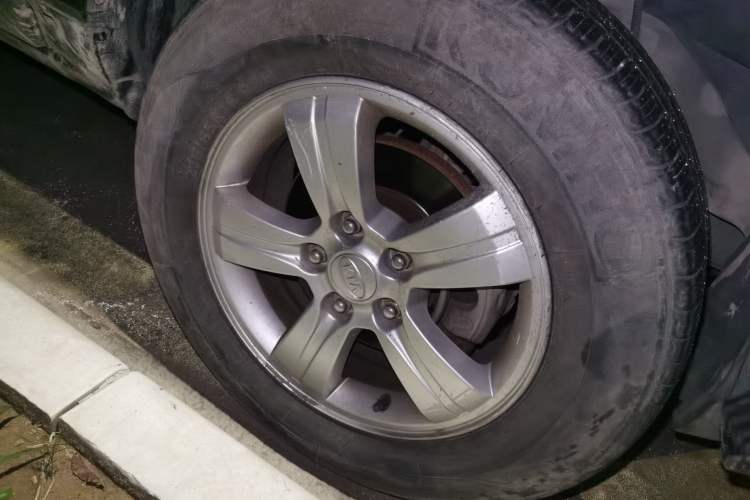 Used Kia Sportage 2011 2.0L Automatic Two-Wheel Drive GL Right Front Wheel Hub